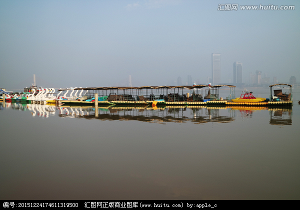 南昌紅谷灘風光 贛江霧霾_正版商業圖片